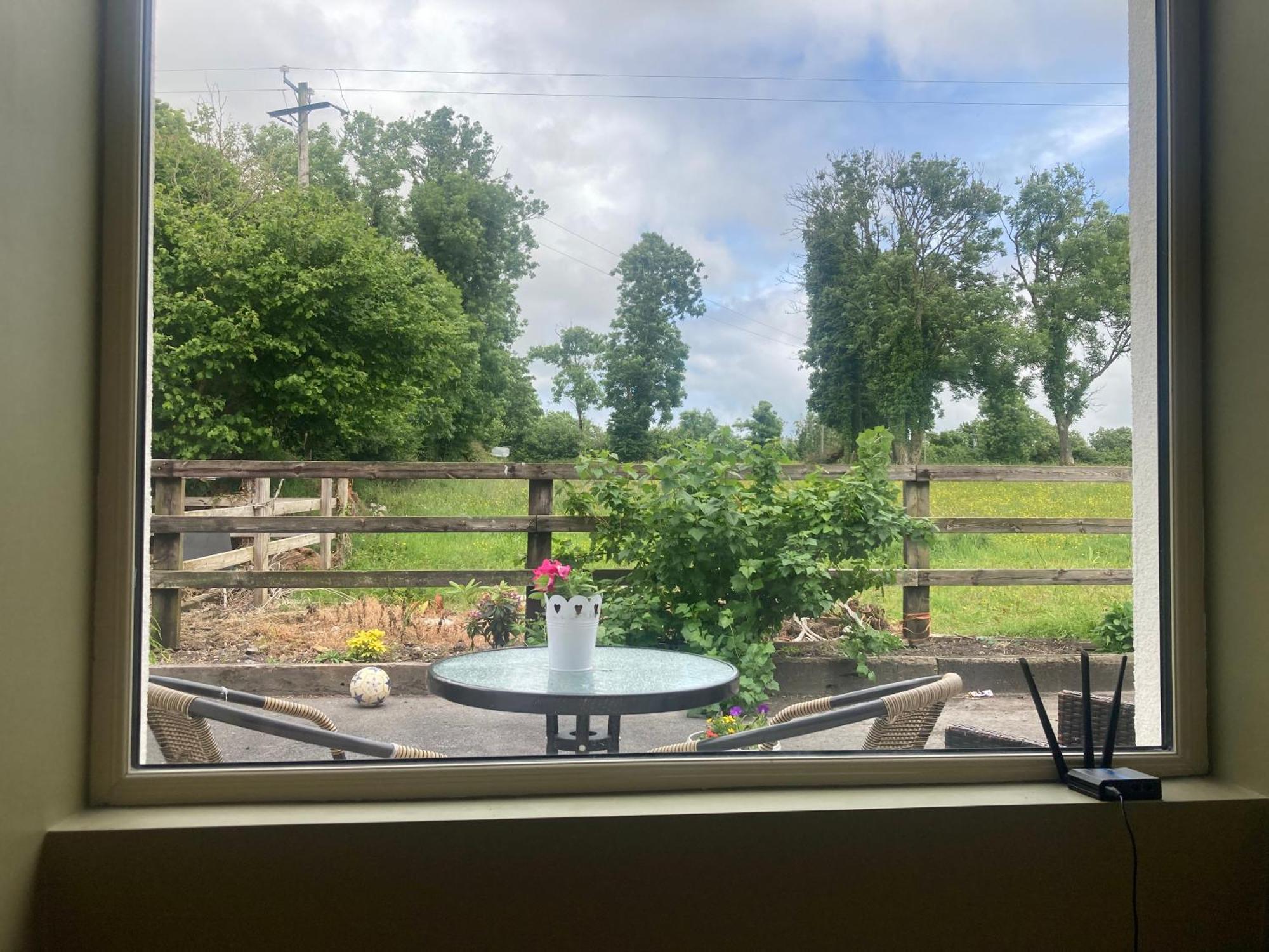 Luxury Country Escape Apartment Ennis Exterior photo