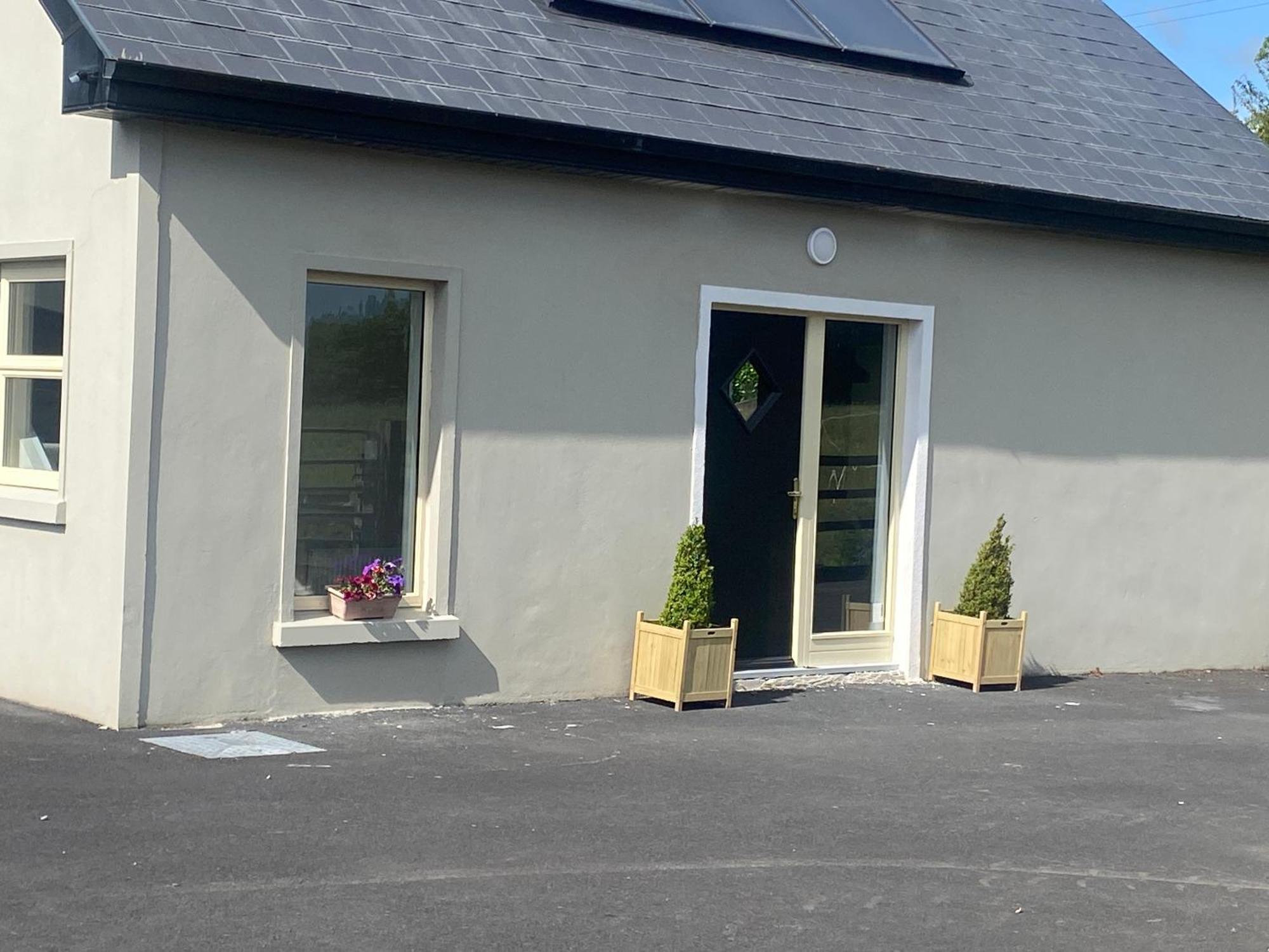 Luxury Country Escape Apartment Ennis Exterior photo