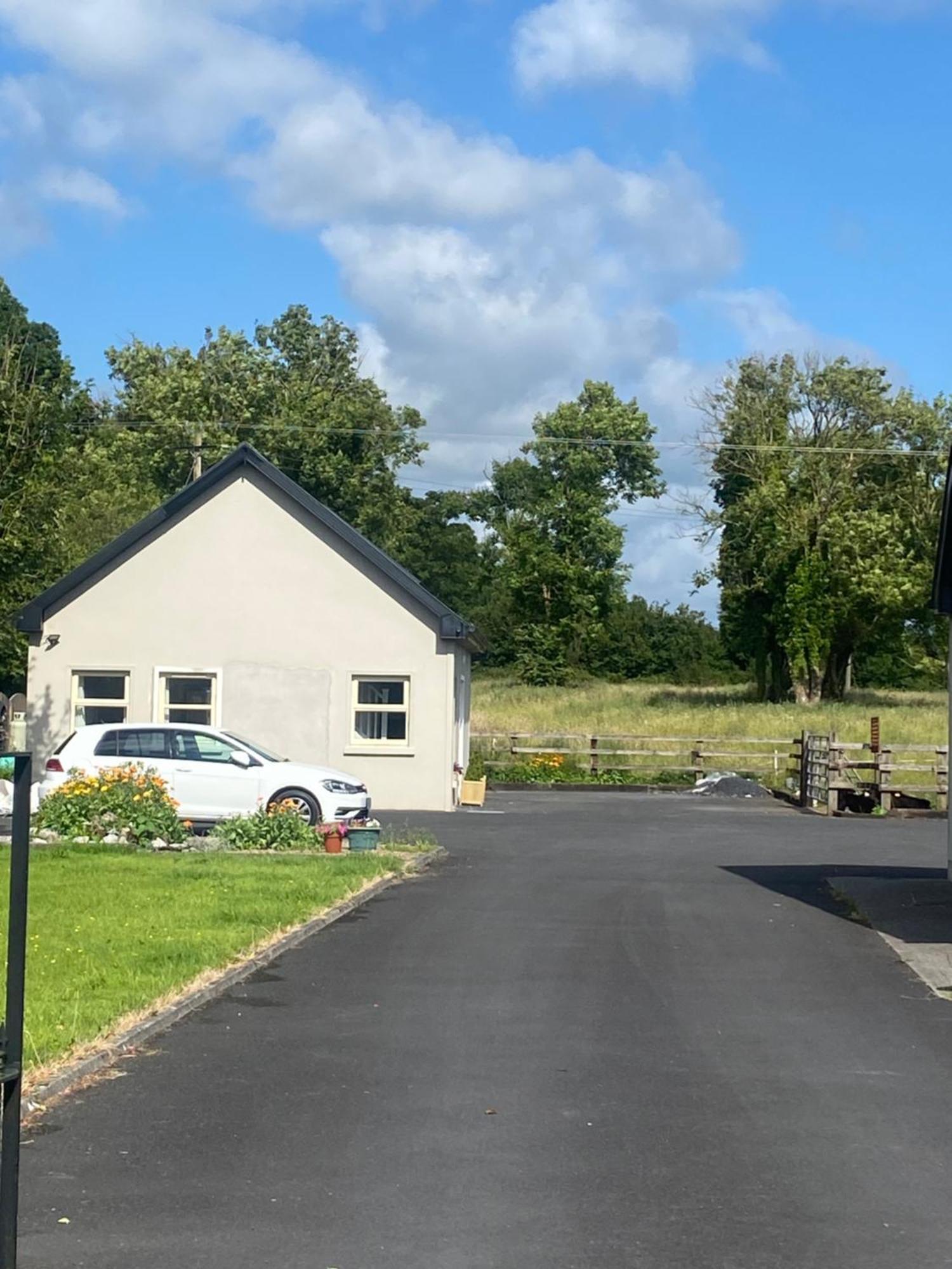 Luxury Country Escape Apartment Ennis Exterior photo